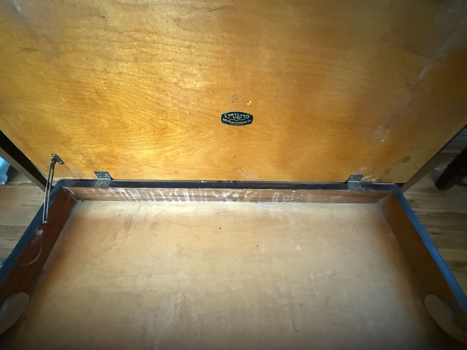 Main image 3