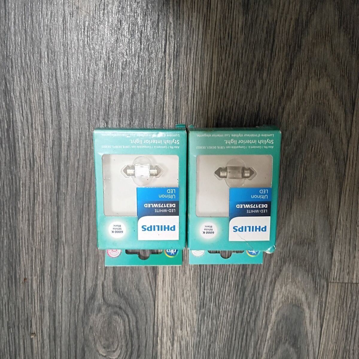 2 Philips LED-WHITE light bulbs (top consol)