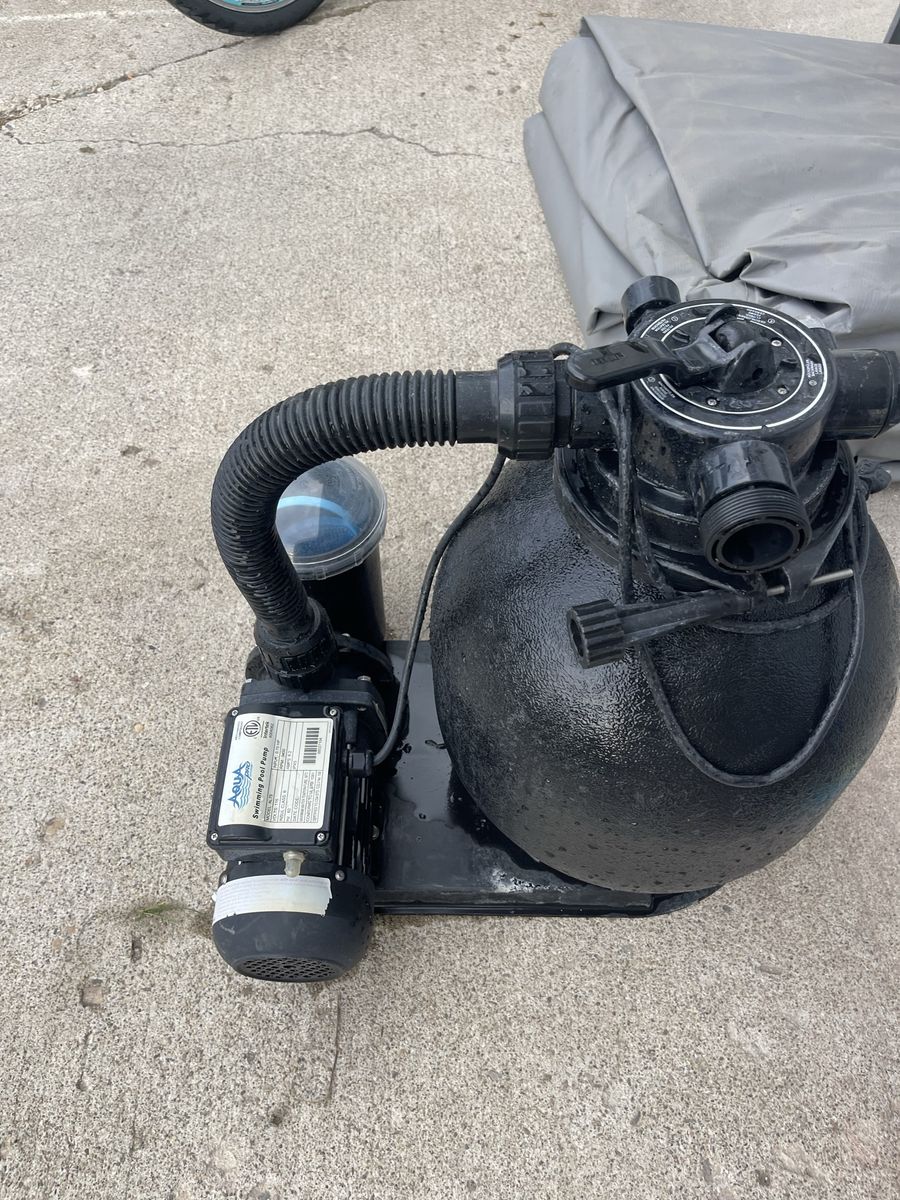 Pool pump, 18’ pool, vacuum, ladder