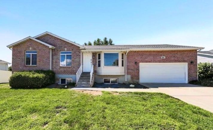 Move in Special! 4 Bed / 2 Baths Home!