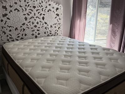 Midnight Elite by Helix, queen Mattress, like new, best of the best