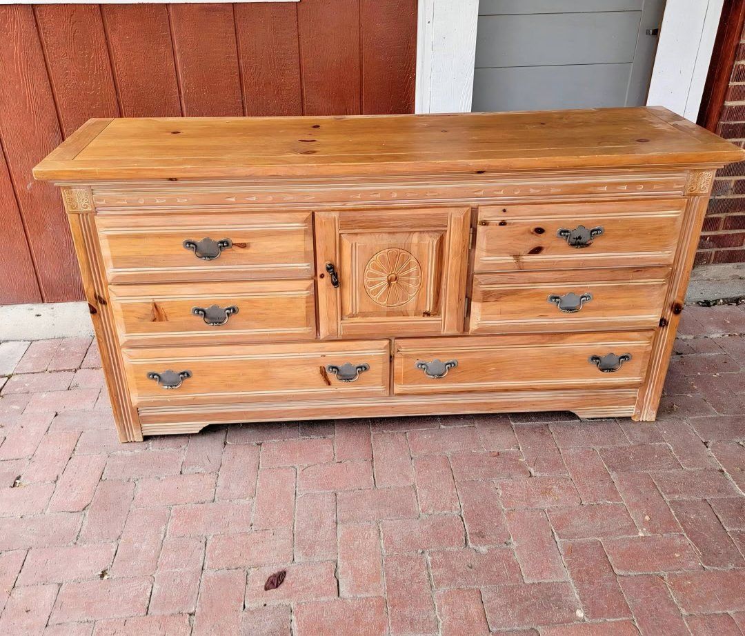 8 Drawer Dresser