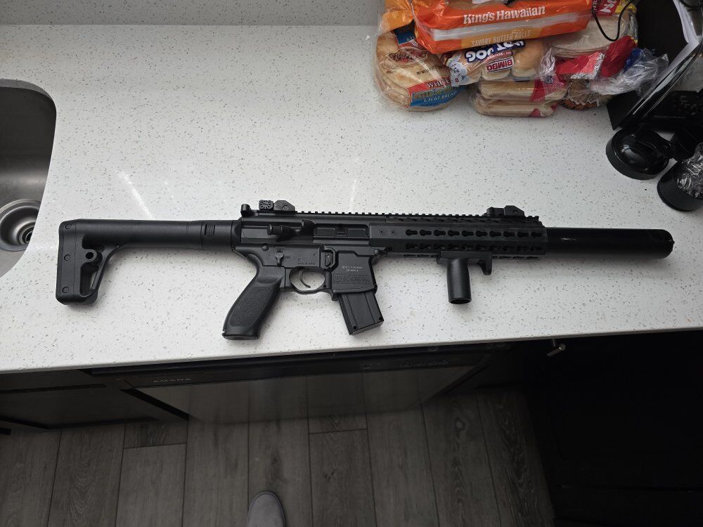 bb/pellet SIG SAUER AR-15 style Co2
