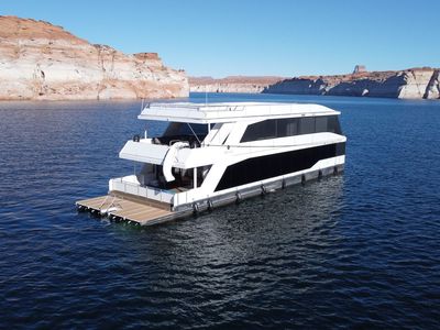 2025 Adonia Houseboat Artemis Antelope Point Marina July 26-Aug 1 Share 9 w/ offseason week Sept 6-12, 2026