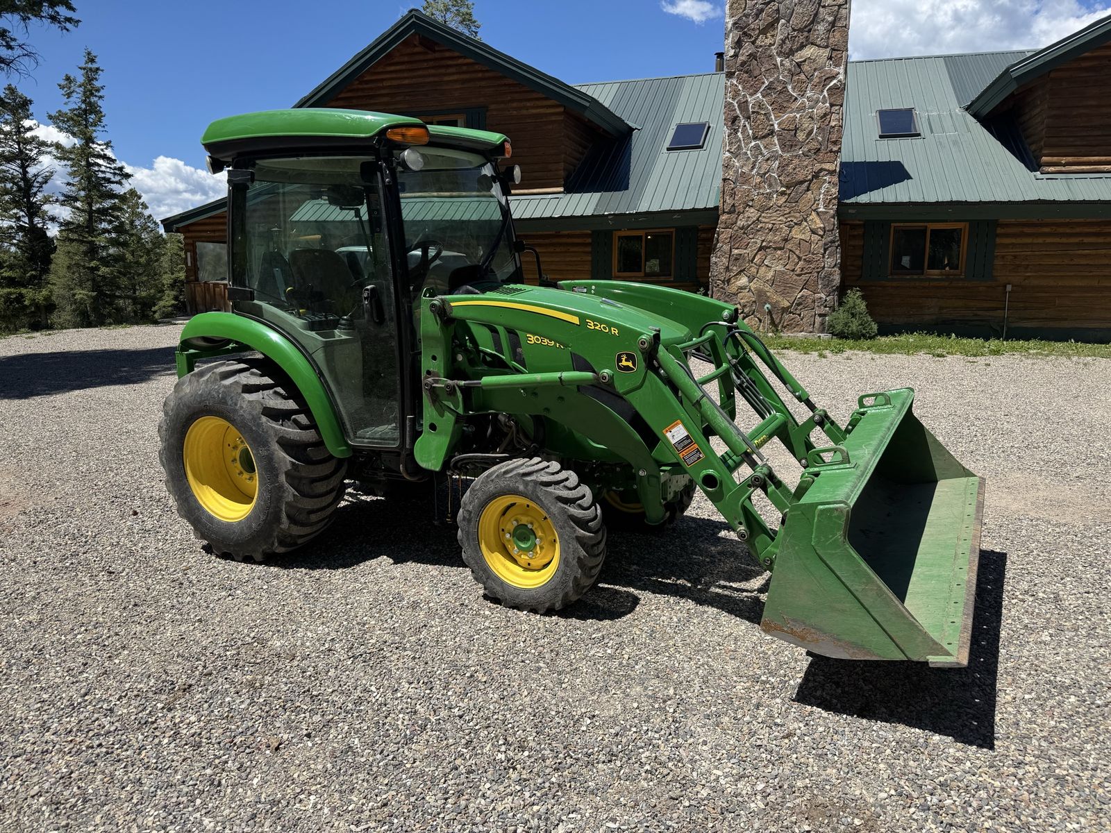 John Deere 3039R with Cab & Bucket Loader 2019