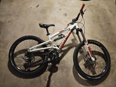 Santa Cruz Bullit size Small