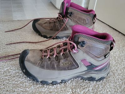Keen Targhee III Waterproof Mid Hiking Boots - Women's US 9 - Brown/Magenta