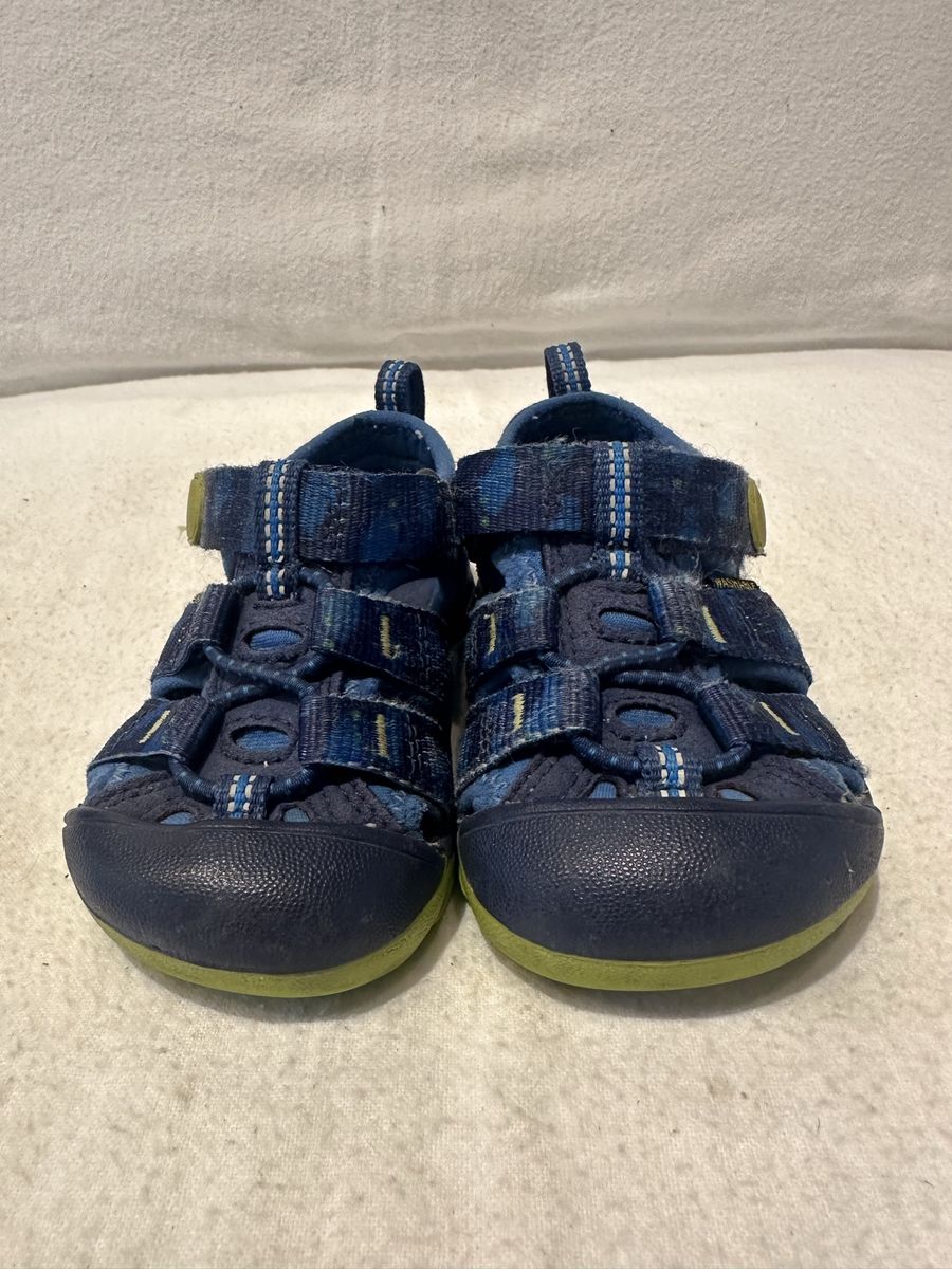 Keen toddler, size 5 blue washable, hiking sandals