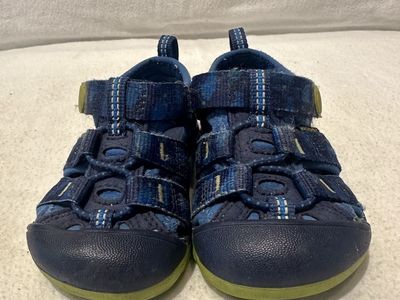 Keen toddler, size 5 blue washable, hiking sandals