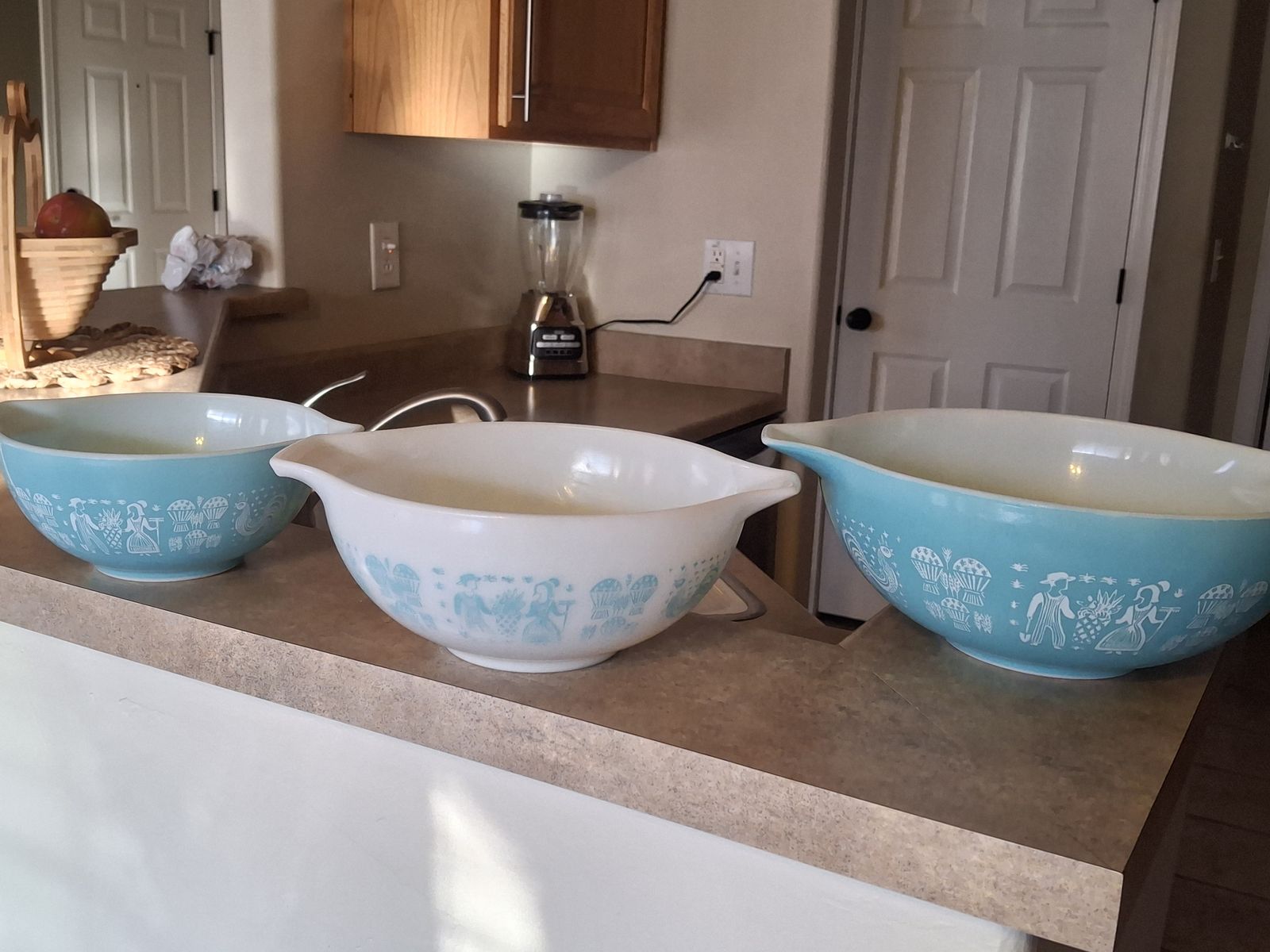 Vintage Pyrex bowl set