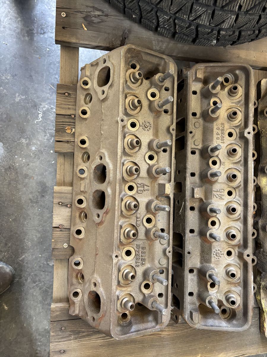 Chevy "Camel Back",  "Double hump" 194 Fuelie Heads