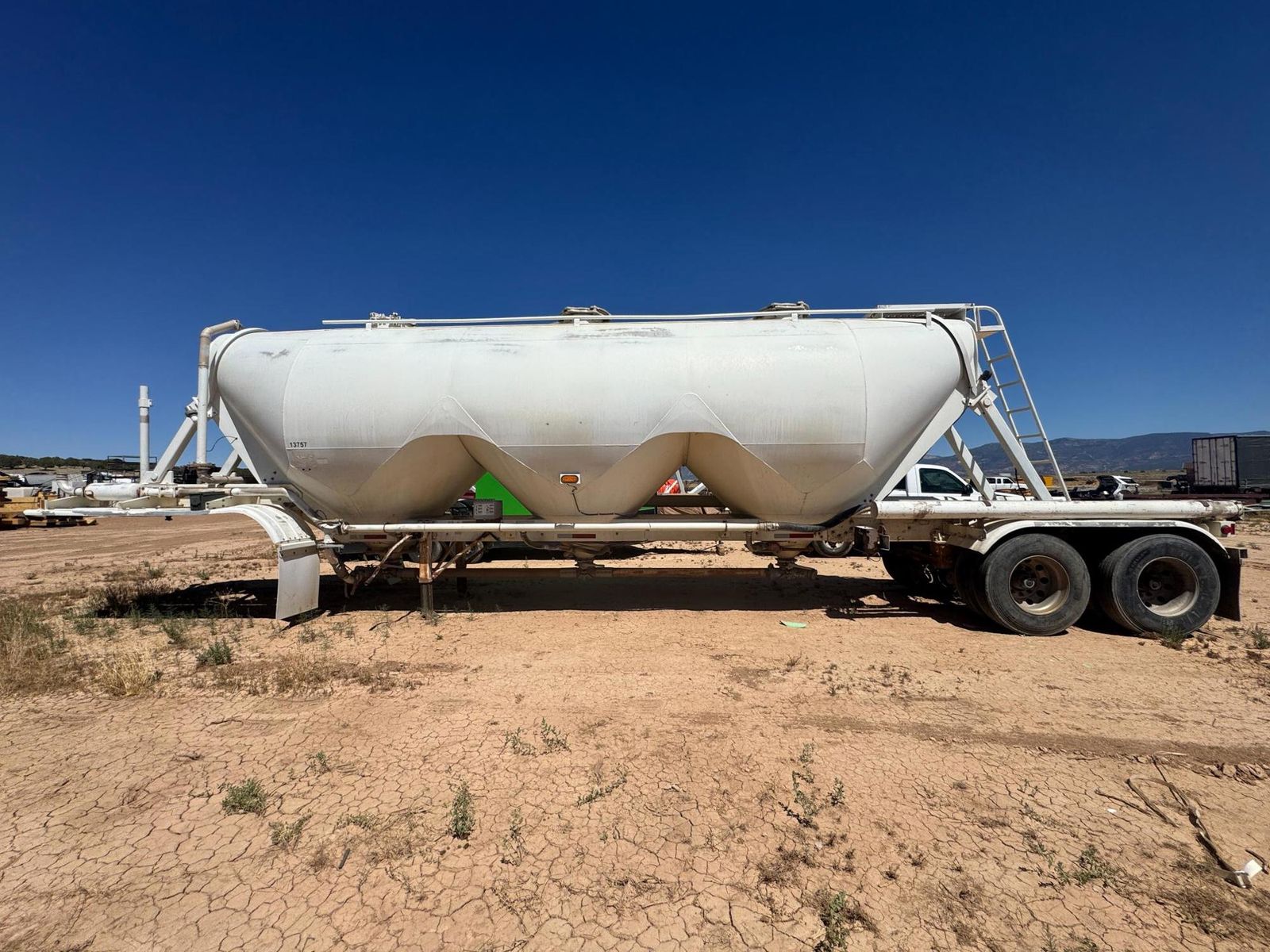 2003 Heil J Model Pneumatic Dry Chemical Tank Trailer