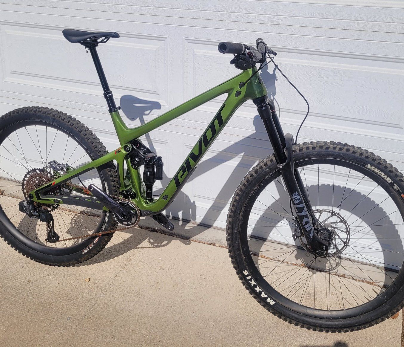 Pivot Switchblade Mountain Bike - Medium, Full Suspension, 29-inch Wheels, SRAM X01 AXS