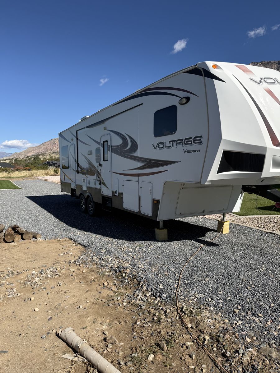 2013 Dutchman Voltage Toy Hauler Fifth Wheel