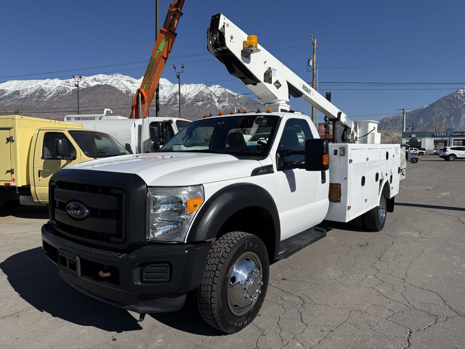 Used Boom / Bucket Truck 2013 Ford F-450 XL 4x4 35' Working Height Versalift Bucket LOW MILES!