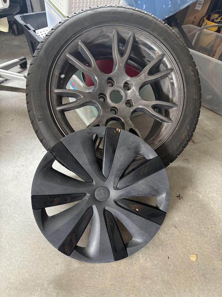 Tesla Model S OEM set of 4 Tempest Wheels and Pirelli winter tires