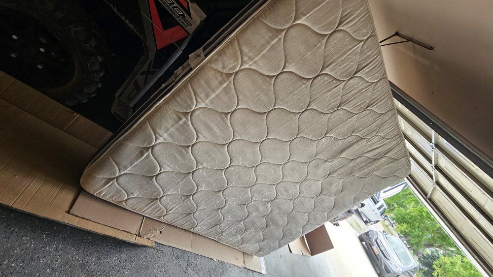 Serta Perfect Sleeper short king Size Mattress - Excellent Condition