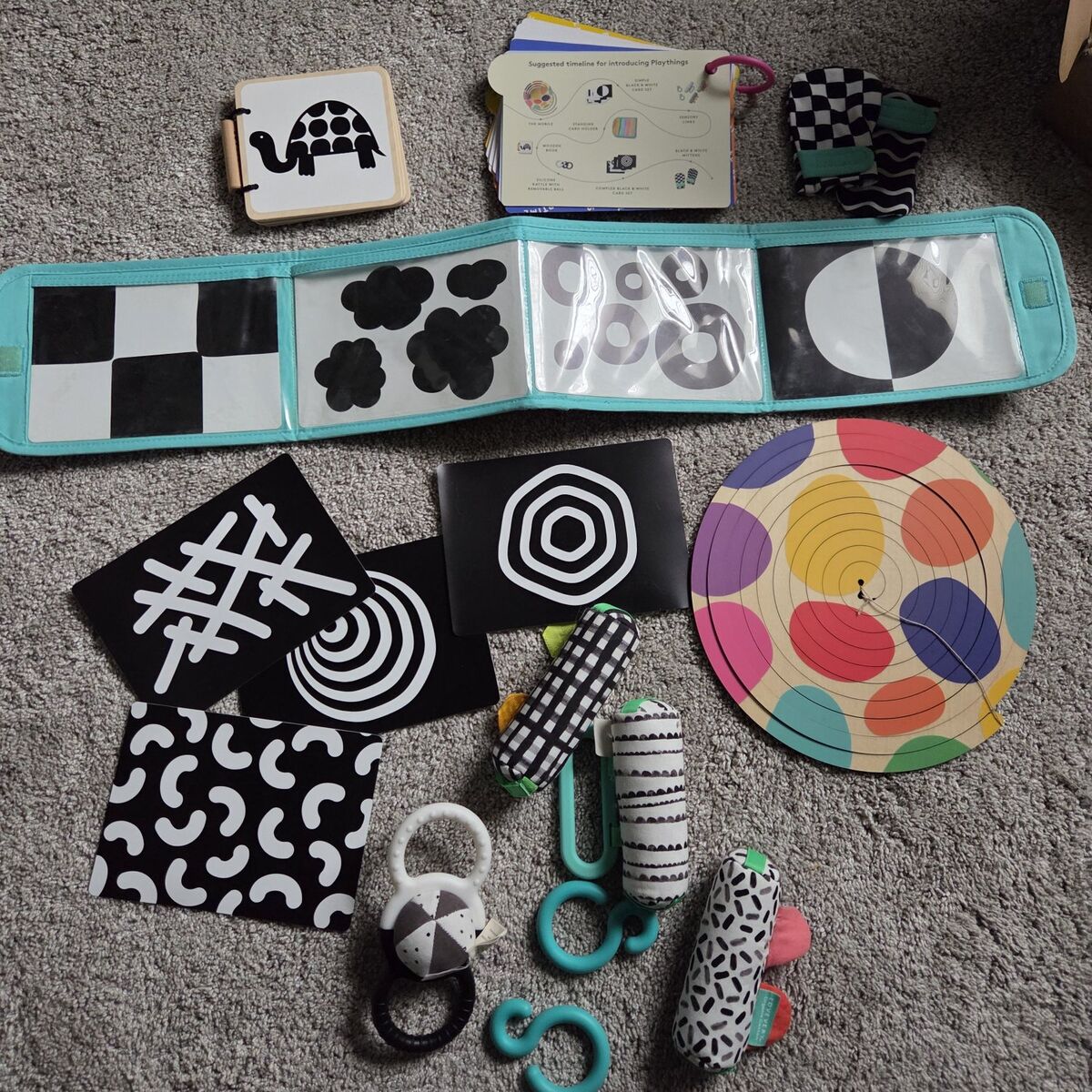 Lovevery The Looker Play Kit