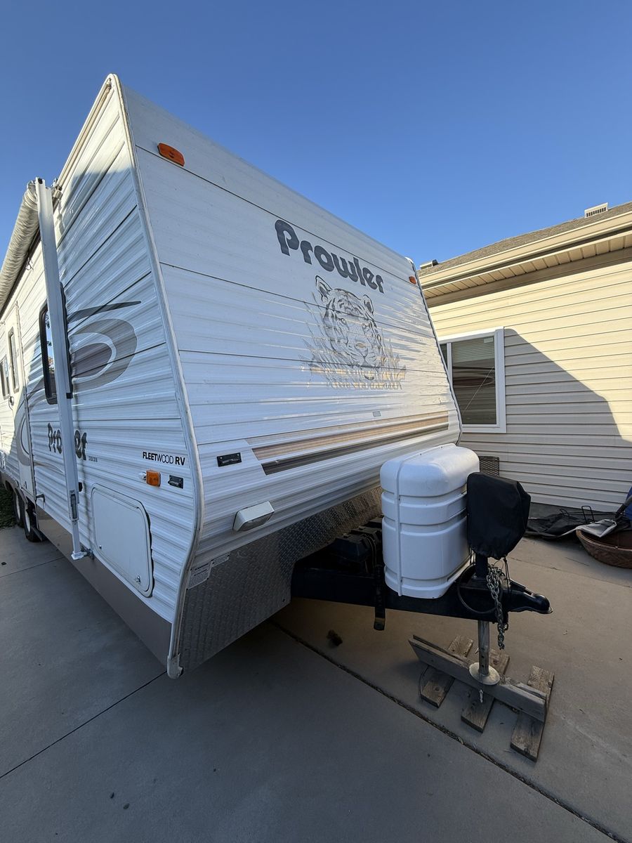 2004 Fleetwood Prowler 270FQS