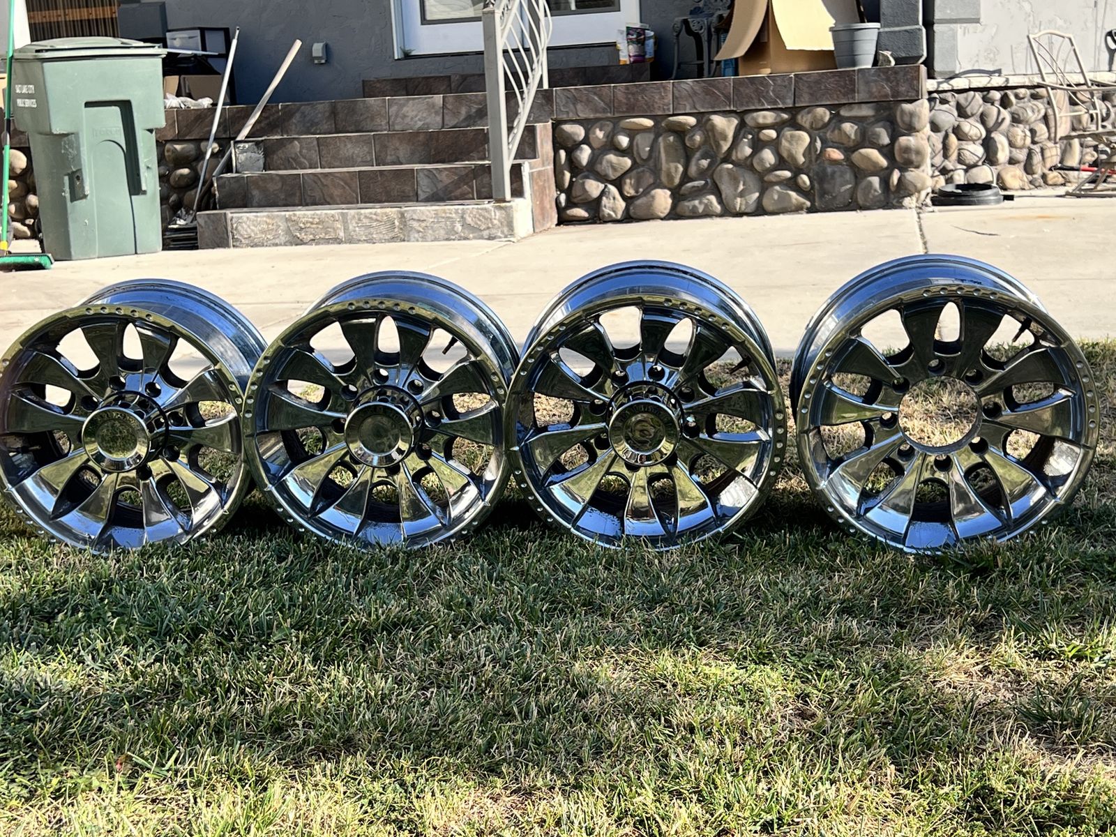 Set of 4 Aluminum polished  Truck wheels came off 2004 Dodge Ram 2500  Tires &  Rims 17” rims x 12.50 x 8 Lug 6.50