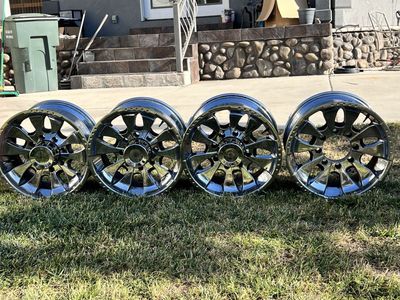 Set of 4 Aluminum polished Truck wheels came off 2004 Dodge Ram 2500 Tires & Rims 17” rims x 12.50 x 8 Lug 6.50