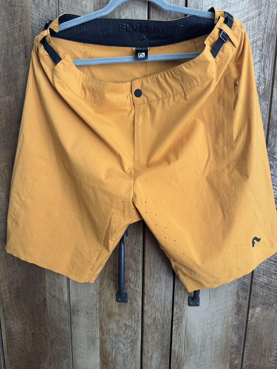 Flylow Men's Laser Mountain Biking Shorts Size 36 - Adjustable Waist, Perforated