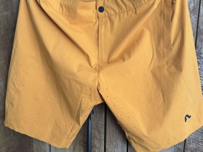 Flylow Men's Laser Mountain Biking Shorts Size 36 - Adjustable Waist, Perforated