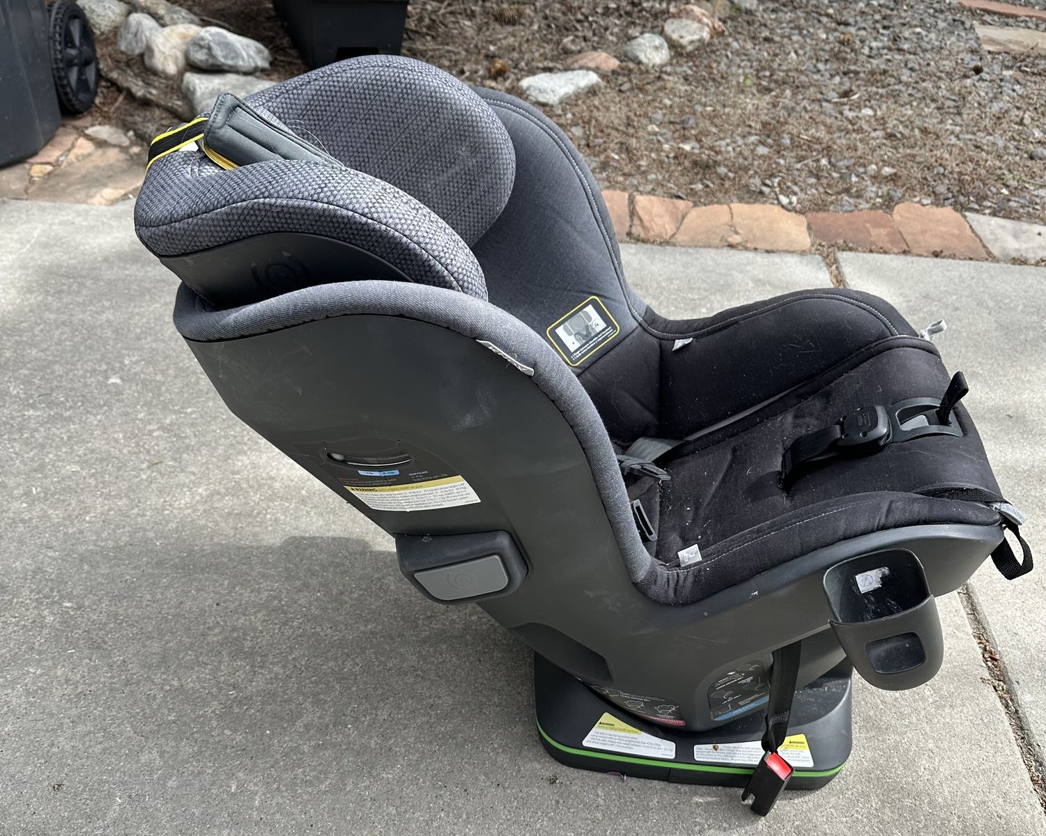 Gently used UPPAbaby car seat with a base 1120-KNX-US-JKE