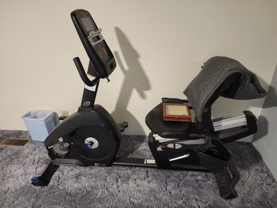 Nautilus R616 Recumbent Exercise Bike - Excellent Condition, Bluetooth Enabled
