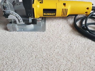 DEWALT DW682K Heavy-Duty Plate Joiner Biscuit Joiner - Works Great!