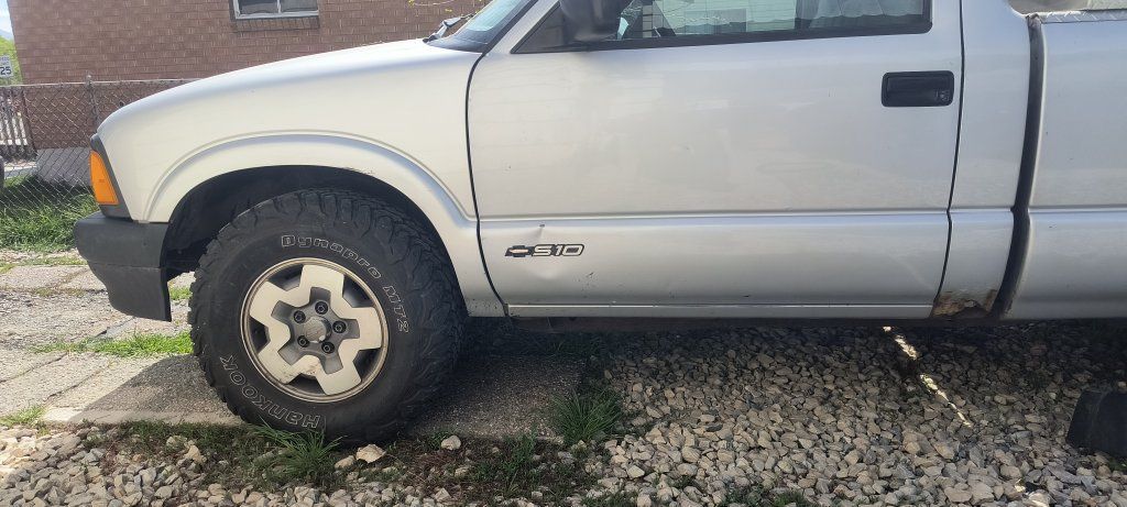 1997 Chevrolet S-10 Base