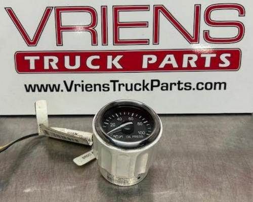 Peterbilt Engine Oil Pressure Gauge Kit, Part # Q43-6066-104CK