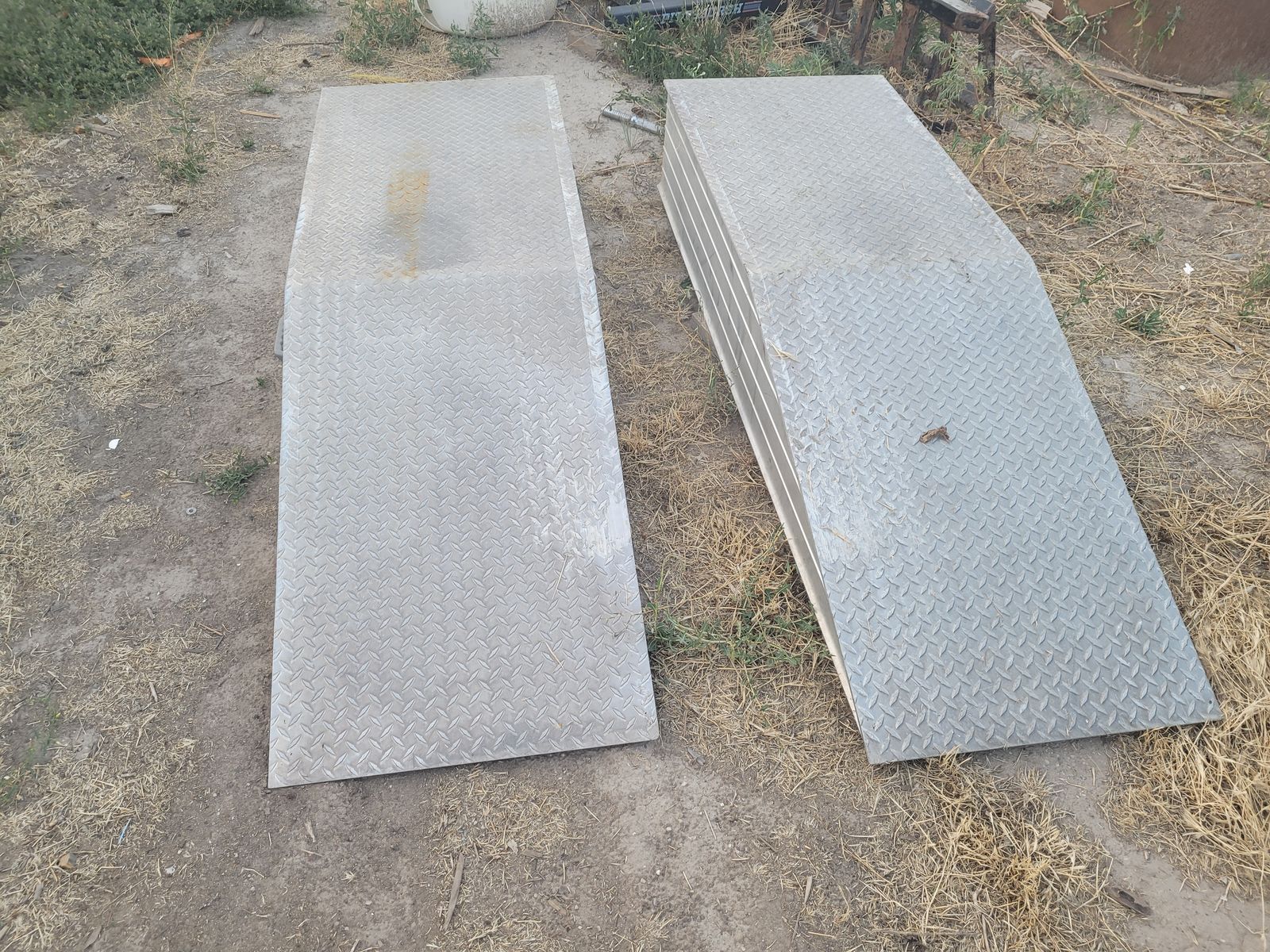 Heavy duty truck ramps