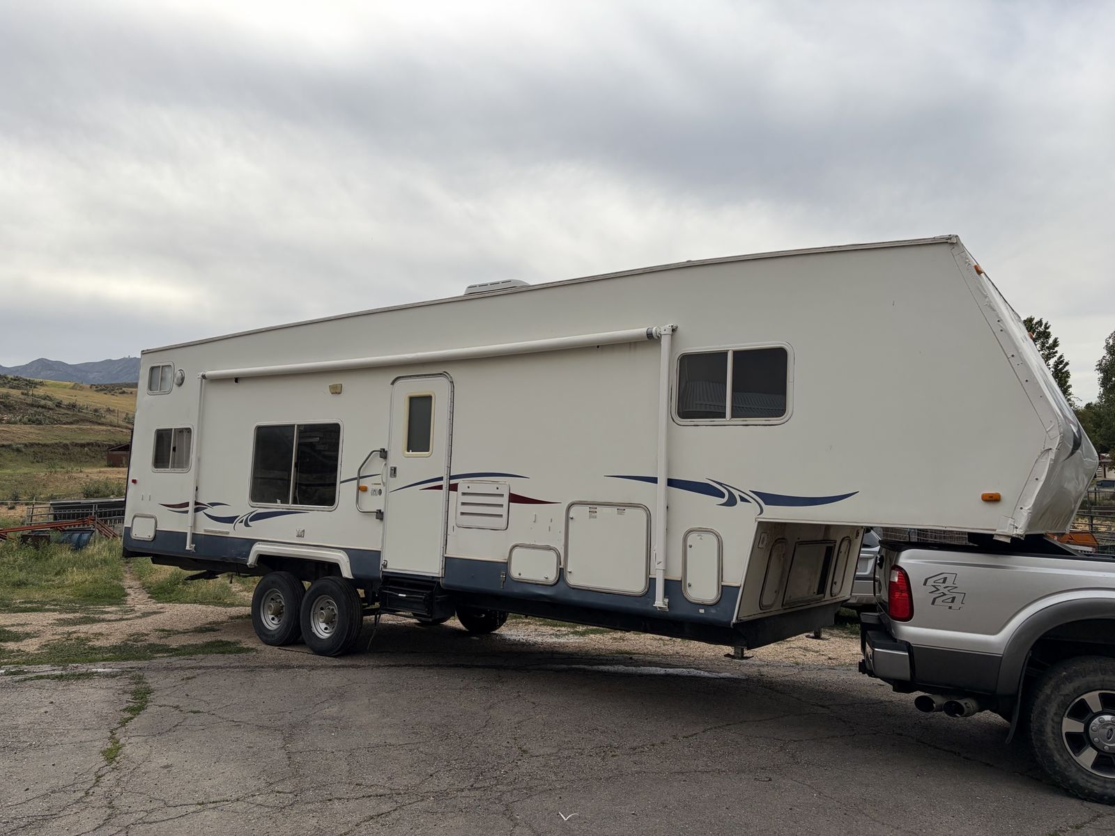 2004 Thor W33TB toy hauler