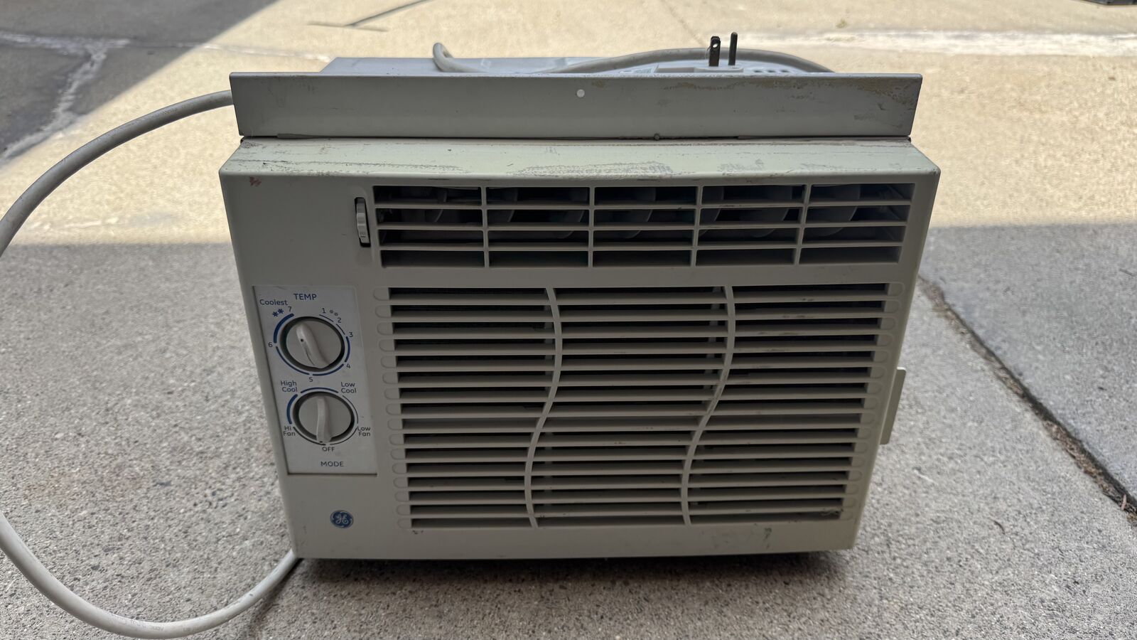 GE® ENERGY STAR® 115 Volt Room Air Conditioner 5500 BTU