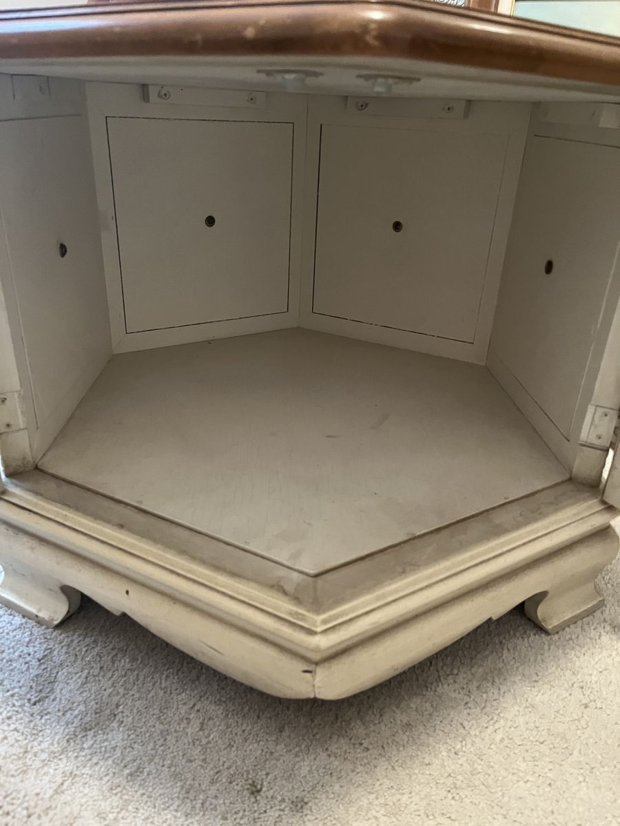 Main image 3