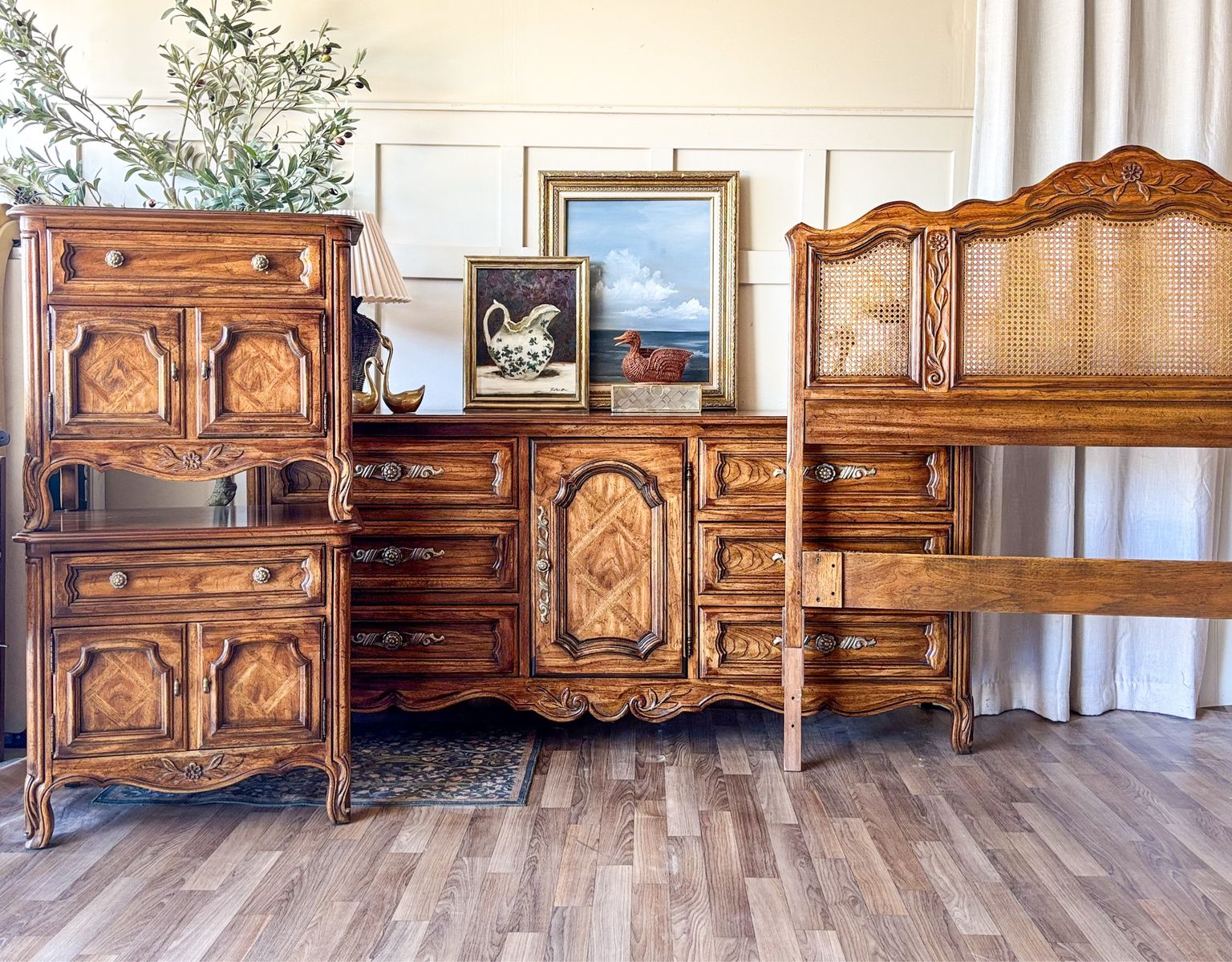 *FREE DELIVERY* Vintage Drexel French Provincial Dresser Set
