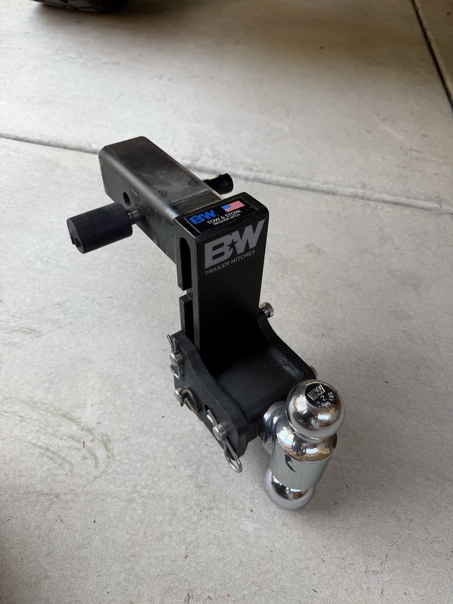 B&W Tow & Stow 7” drop 2.5” receiver