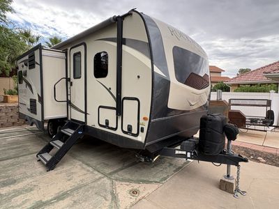 2020 Rockwood Ultra Lite 2304DS – Dual Slides + SoftStart