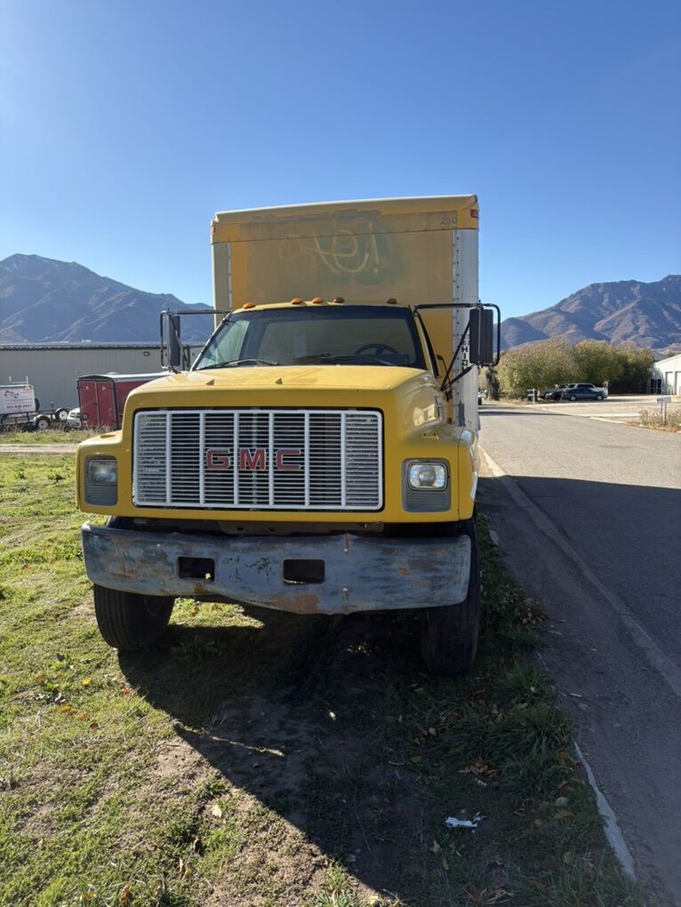 92 GMC TopKick 24 Foot Box