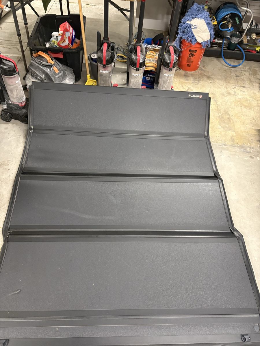 Main image 3