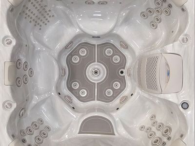 Refurbished Hot Tub 2025 Cal Spa PL-893B