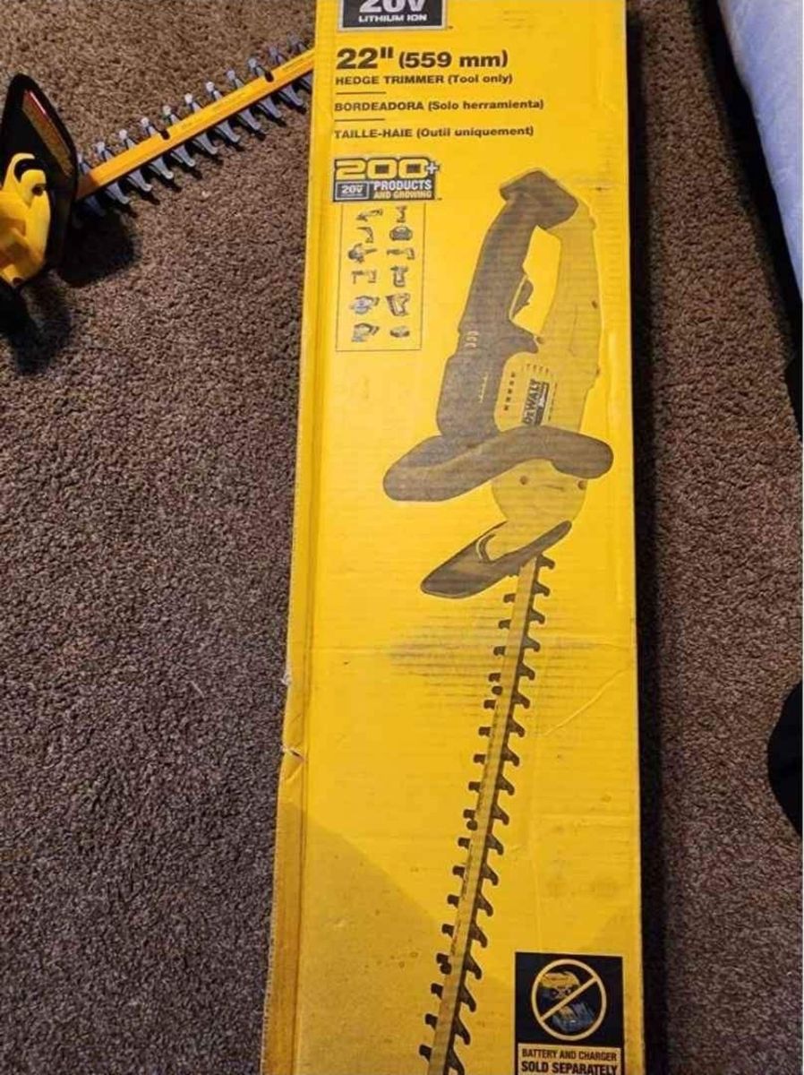 New Dewalt 20V MAX Battery Powered Hedge Trimmer