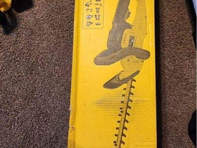 New Dewalt 20V MAX Battery Powered Hedge Trimmer