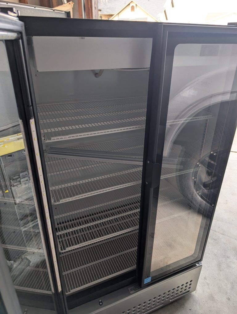 DSA DULA30-R Glass Two 2 Door Reach In Refrigerato