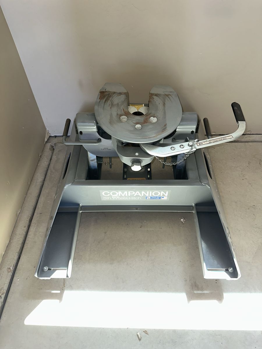 B&W Companion 5th Wheel RV Trailer Camper Hitch