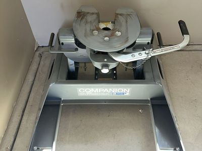 B&W Companion 5th Wheel RV Trailer Camper Hitch