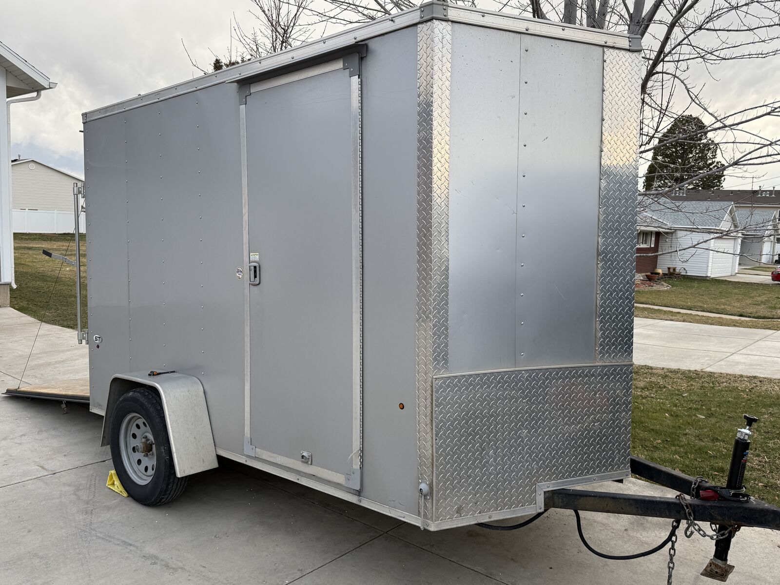 Look 6x10  enclosed trailer