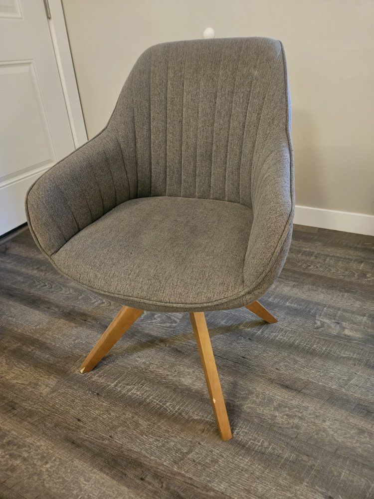 Modern Gray Fabric Accent Chair with Wood Legs - Comfortable & Stylish Seating