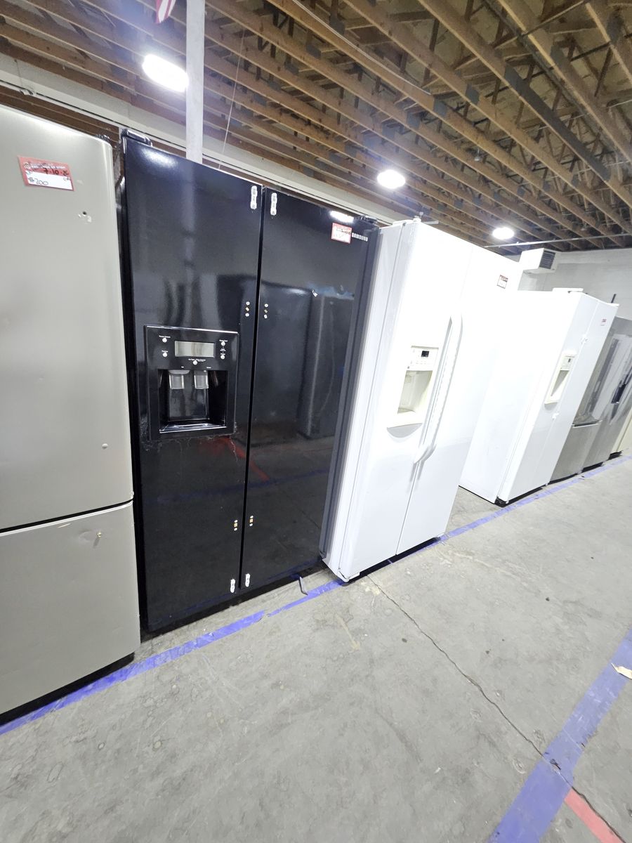 Samsung Side-by-Side Refrigerator in Black - Used, with Ice Maker and Water Dispenser